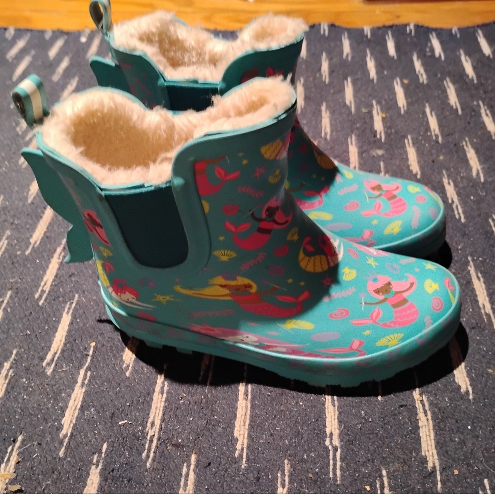 Girls Rain Boots with fur !!!